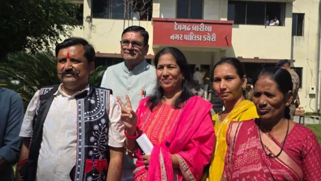 નવા ચૂંટાયેલા પ્રમુખ નીલ સોની સભ્યો સાથે , દાહોદ