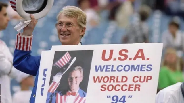 تا سال ۱۹۹۶ (دو سال بعد از جام جهانی) لیگ ملی فوتبال در آمریکا راه نیفتاد