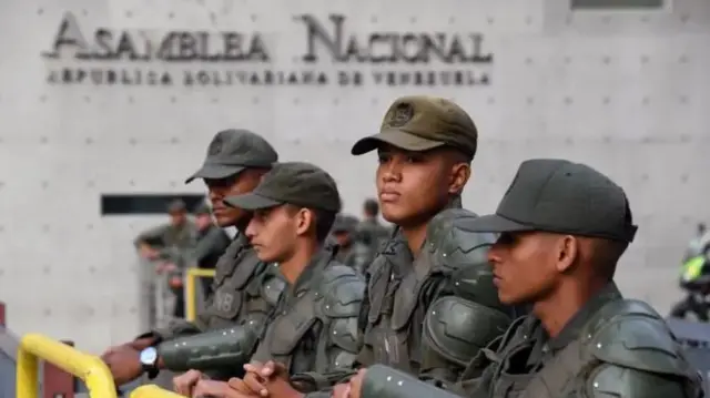 Policiais na Assembleia Nacional