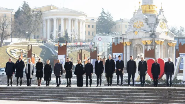 Спільне фото лідерів саміту "Підтримай Україну", які особисто приїхали до Києва 24 лютого