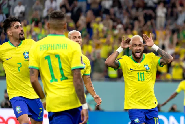 Жаракаттан кийин катарга кайткан Н﻿еймар 13 мүнөттө пенальти киргизди