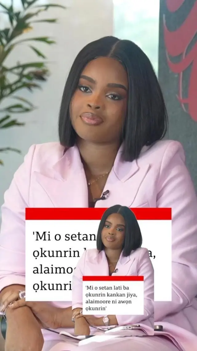 Eyiyemi Afolayan wọ asọ oloyinbo kootu alawọ pinki, o si fi irun atọwọda sori