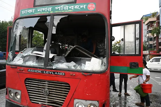 বিএনপির কর্মসূচিতে বিভিন্ন জায়গায় বাস ভাঙচুরের ঘটনা ঘটে।