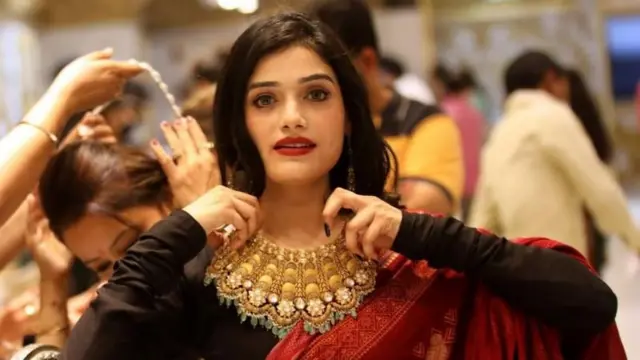 બીબીસી ગુજરાતી, સોનું, ગોલ્ડ, ચાંદી, બુલિયન, ડૉલર, દુબઈ, ભારત, જ્વેલરી યુએઈ ભાવ, સોનાના ભાવ, દિવાળી પર સોનાના ભાવ શું હશે? સોનું ક્યાં સુધી મોંઘું થશે? શું સોનાના ભાવ બે લાખ સુધી પહોંચી જશે? સોનાનો હાલમાં શું ભાવ છે?