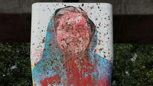 শেখ হাসিনা সোমবার পদত্যাগ করে ভারত চলে যান