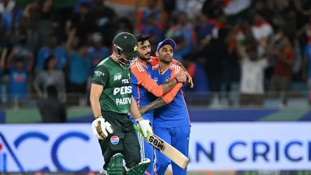 পাকিস্তান পুরো ২০ ওভার ব্যাট করে ১২৭ রান তোলে