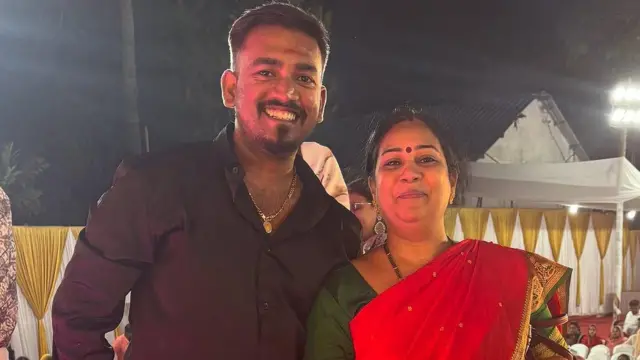 अभिषेक आणि त्याची आई 