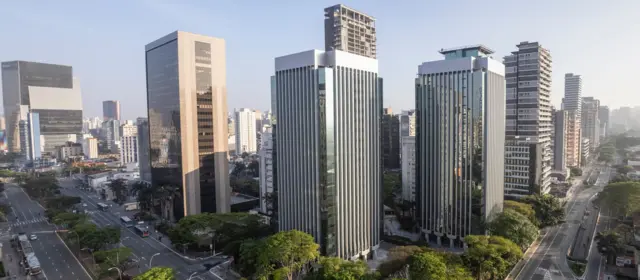 Prédios suntuosos na Av. Faria Lima, São Paulo