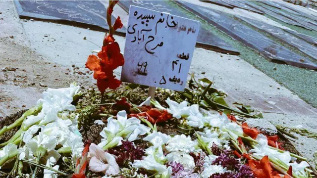 مزار سپیده فرهان در بهشت سکبنه کرج