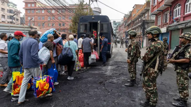 डिल्लीबजार कारागर अगाडि सुरक्षाका लागि सेना खटिएपछि फर्काइँदै कैदीबन्दी