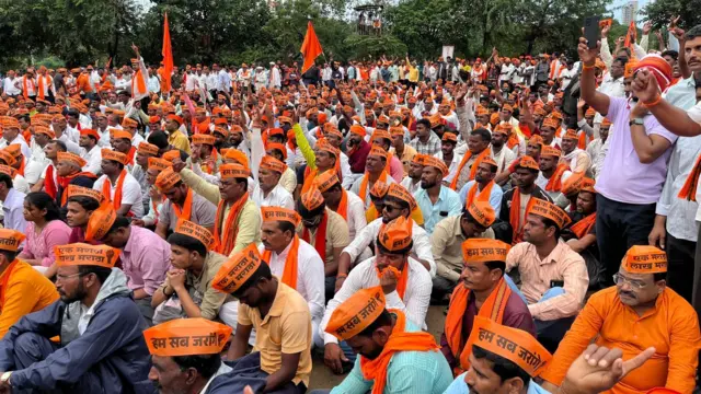 मुंबईतील आझाद मैदानावर मराठा आंदोलक