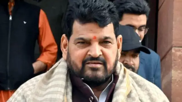 ব্রিজ ভূষণ শরণ সিং ভারতীয় কুস্তি ফেডারেশনের সভাপতি ও ক্ষমতাসীন বিজেপির সংসদ সদস্য