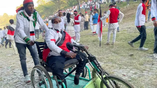 Bishkiliitii qaama miidhamtootaan nama gara irreeffachuuf deemaa jiran