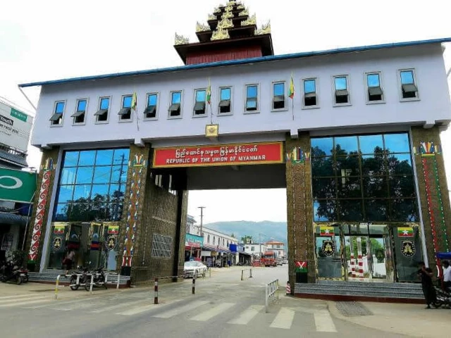 တရုတ်-မြန်မာနယ်စပ်က လွယ်ဂျယ်ဂိတ် (ပုံဟောင်း)