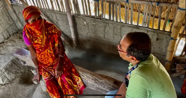 সন্দেশখালির এক নারী বিবিসির কাছে অভিযোগ জানাচ্ছিলেন, কীভাবে শাহজাহান শেখ ও তার সঙ্গীরা নির্যাতন চালাতো