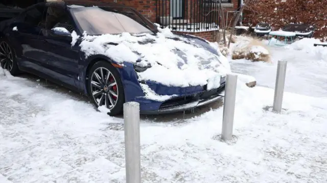 కెనడాలో విలాసవంతమైన కారు 