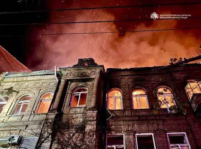 Пожар в историческом центре Днепра после ночной атаки