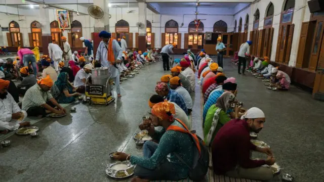 భారతీయులు, విరాళాలు, సంపన్నులు, సాధారణ ప్రజలు, దాన ధర్మాలు