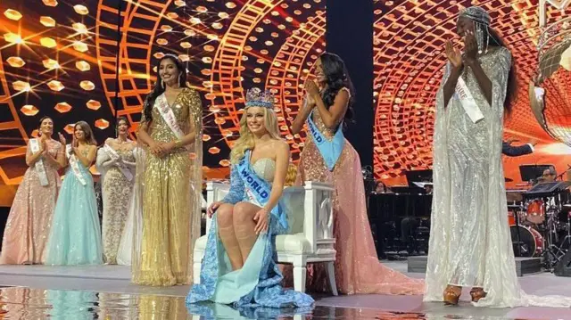 మిస్ వరల్డ్ పోటీలు, హైదరాబాద్, జూలియా మోర్లే