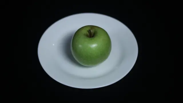 ۱۰۰ کالوري له کابو یوې متوسطې مڼې سره برابر دي