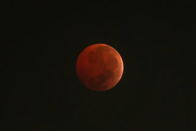 Full moon as dem see am during di "Blood Moon" total lunar eclipse from Rio de Janeiro, Brazil