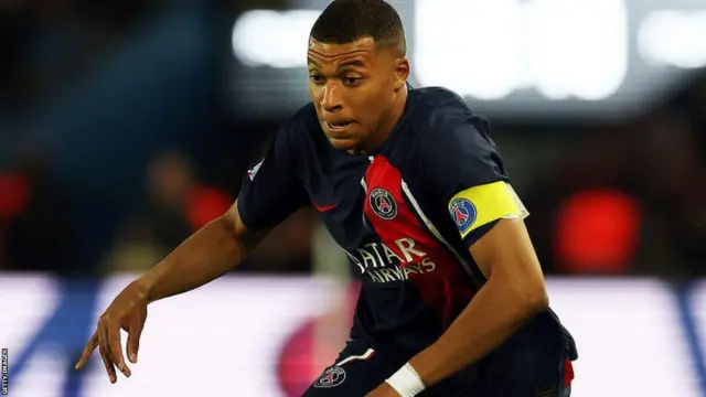 Kylian Mbappé arimo gukinira Paris St-Germain