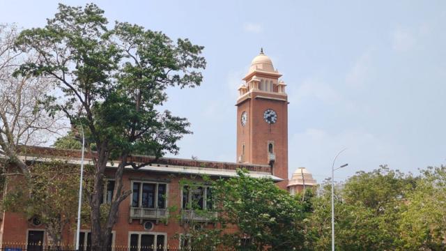 சென்னைப் பல்கலைக்கழகத்தின் வங்கிக் கணக்குகள் முடக்கப்பட்டது ஏன்?