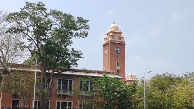 சென்னைப் பல்கலைக்கழகத்தின் வங்கிக் கணக்குகள் முடக்கப்பட்டது ஏன்?