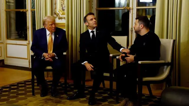 Еммануель Макрон, Дональд Трамп і Володимир Зеленський під час тристоронньої зустрічі в Єлисейському палаці в Парижі, 7 грудня 2024 року