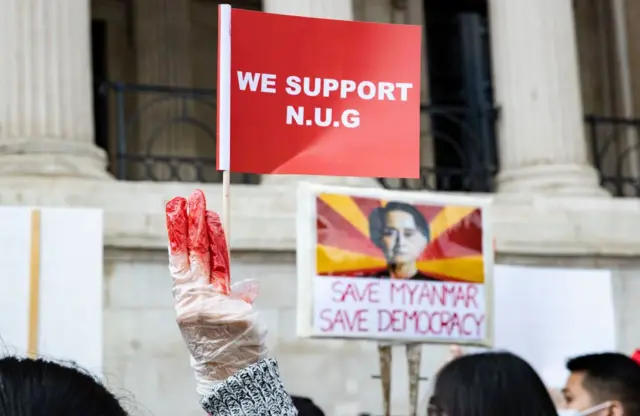 ၂၀၂၁ ခုနှစ်တုန်းက NUG ထောက်ခံကြောင်း ဆန္ဒထုတ်ဖော်ကြစဉ် 