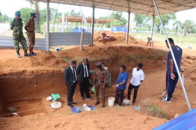 முல்லைத்தீவு மனித புதைக்குழி