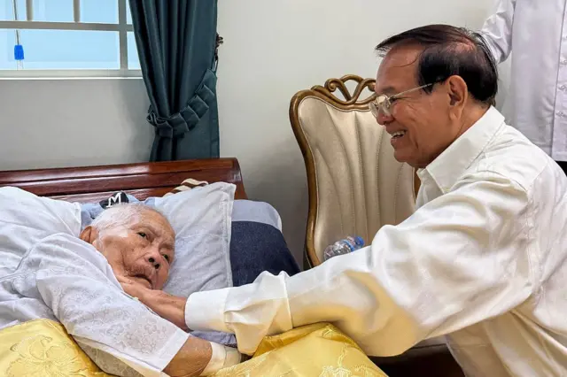 Trước đó, ông Kem Sokha đã đến thăm người mẹ 101 tuổi vào ngày 25/5