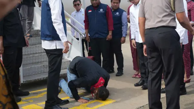 Korban WNI, sujud syukur