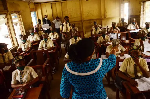 Onye nkuzi na ụmụakwụkwọ