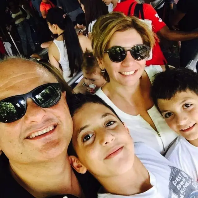 Freddy Alam wit im wife and two sons