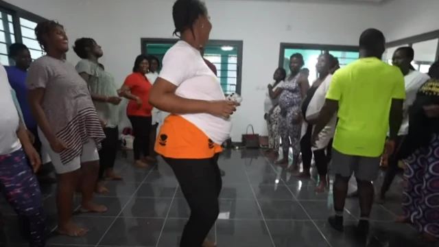 Des femmes dans une salle de sport.