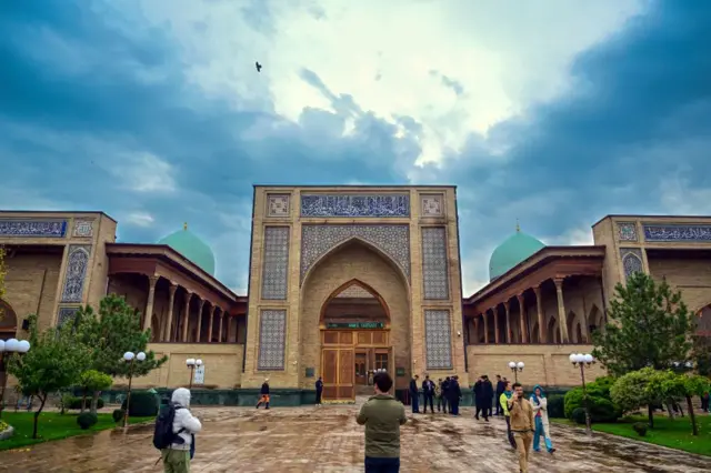 Ўзбекистондаги масжид. 