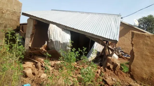 Ghana floods dey displace thousands from dia homes