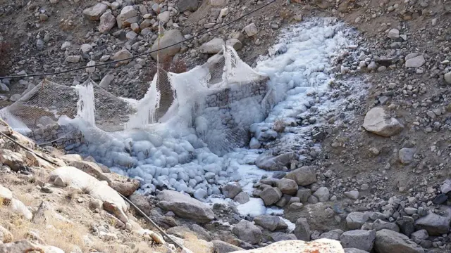 विशेषज्ञों का कहना है कि कृत्रिम ग्लेशियर जल संसाधन प्रबंधन का एक कारगर उपाय है.