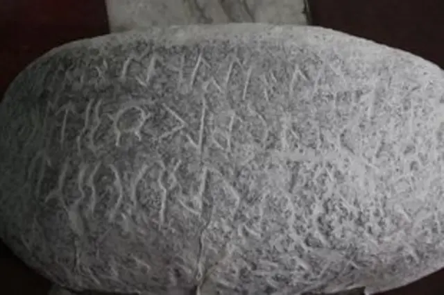 Таластагы "Отуз оглан" жазма эстелиги