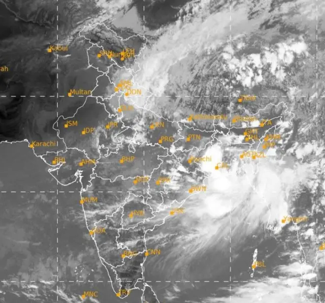 વિવિધ હવામાન મૉડલો હાલની બંગાળની ખાડીમાં સર્જાયેલા ડિપ્રેશન મામલે વિવિધ ટ્રેક દર્શાવે છે, જેમાં કેટલાંક મુજબ તે મધ્ય પ્રદેશ પર આવીને નબળી પડી જશે અને ગુજરાતમાં તેની ઓછી અસર થશે