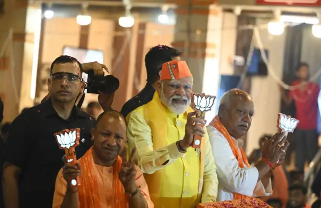  पंतप्रधान नरेंद्र मोदी आणि मुख्यमंत्री योगी आदित्यनाथ अयोध्येत प्रचाराला आले होते 