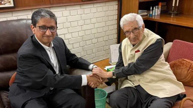 ভারতের সাবেক পররাষ্ট্র সচিব এমকে রাসগোত্রার বাসভবনে রাষ্ট্রদূত রিয়াজ হামিদুল্লাহ