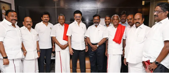 திமுகவின் கூட்டணி கட்சிகளான இந்திய கம்யூனிஸ்ட் (சிபிஐ), மார்க்சிஸ்ட் கம்யூனிஸ்ட் (சிபிஎம்), மற்றும் விடுதலை சிறுத்தைகள் (விசிக) கட்சிகளின் தலைவர்கள் முதலமைச்சர் ஸ்டாலினை இன்று அவருடைய இல்லத்தில் சந்தித்தனர்.