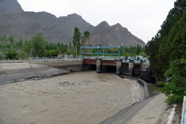 "Головной" суу бөлүштүрүүчү жайы