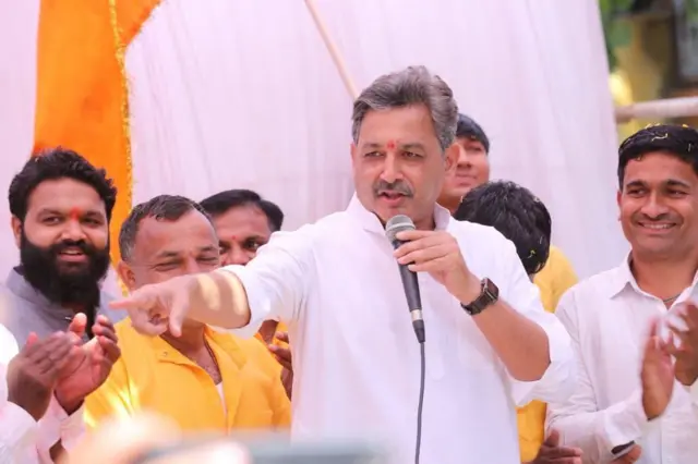  संभाजीराजे छ्त्रपती यांनी हरहर महादेव या सिनेमाबाबत पुन्हा आपली प्रतिक्रिया व्यक्त केली आहे. या सिनेमाबाबत आपण मुख्यमंत्री आणि उपमुख्यमंत्री यांना भेटून चर्चा करणार आहोत असंही त्यांनी सांगितलं. 