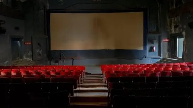 సింగిల్ స్క్రీన్ 