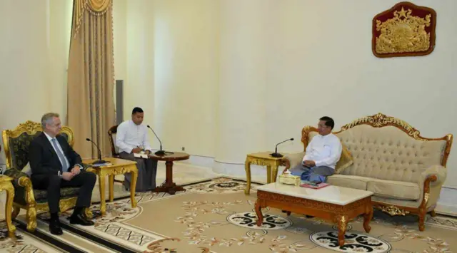 အောက်တိုဘာ ၂၀ ရက် ထိပ်တန်းသတင်းများ - မြန်မာ-ရုရှား ဆက်ဆံရေး ထပ်တိုးမြှင့်တင်မယ်လို့ စစ်ခေါင်းဆောင်ပြော