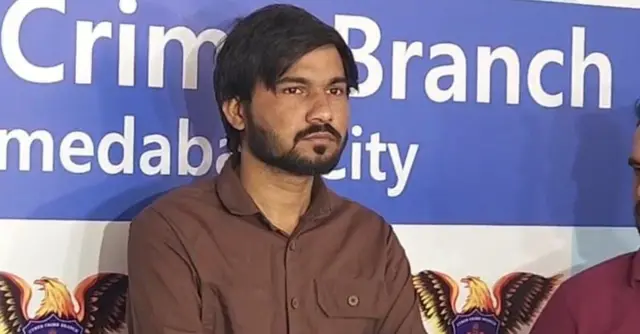 બીબીસી ગુજરાતી અમદાવાદ પોલીસ બોગસ સિમ કાર્ડ ક્રિકેટ સટ્ટો ક્રાઈમ મોબાઈલ ડિજિટલ ઍરેસ્ટ