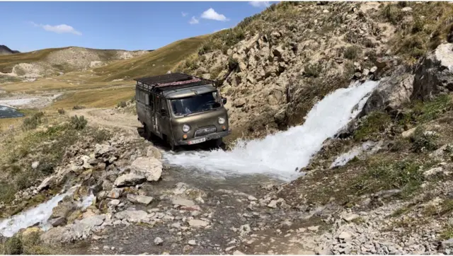 Кыбыраган кыр ашат...